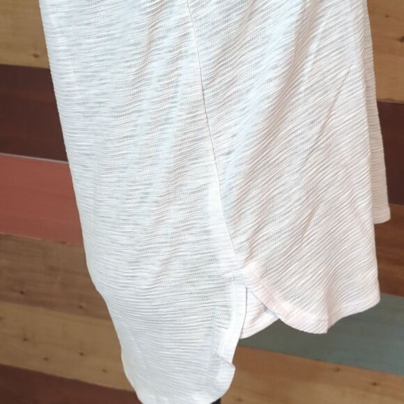 Nwt medium Liz sport t-shirt - Picture 4 of 7